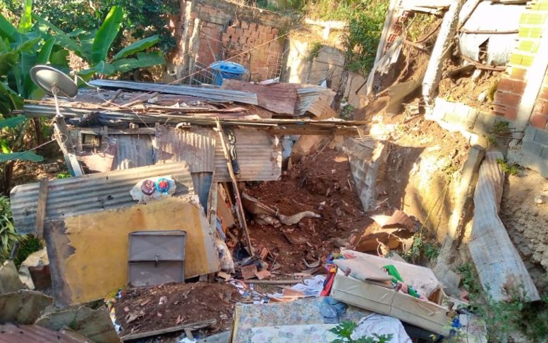 Murió adolescente de 17 años tras derrumbarse dos viviendas en Caricuao