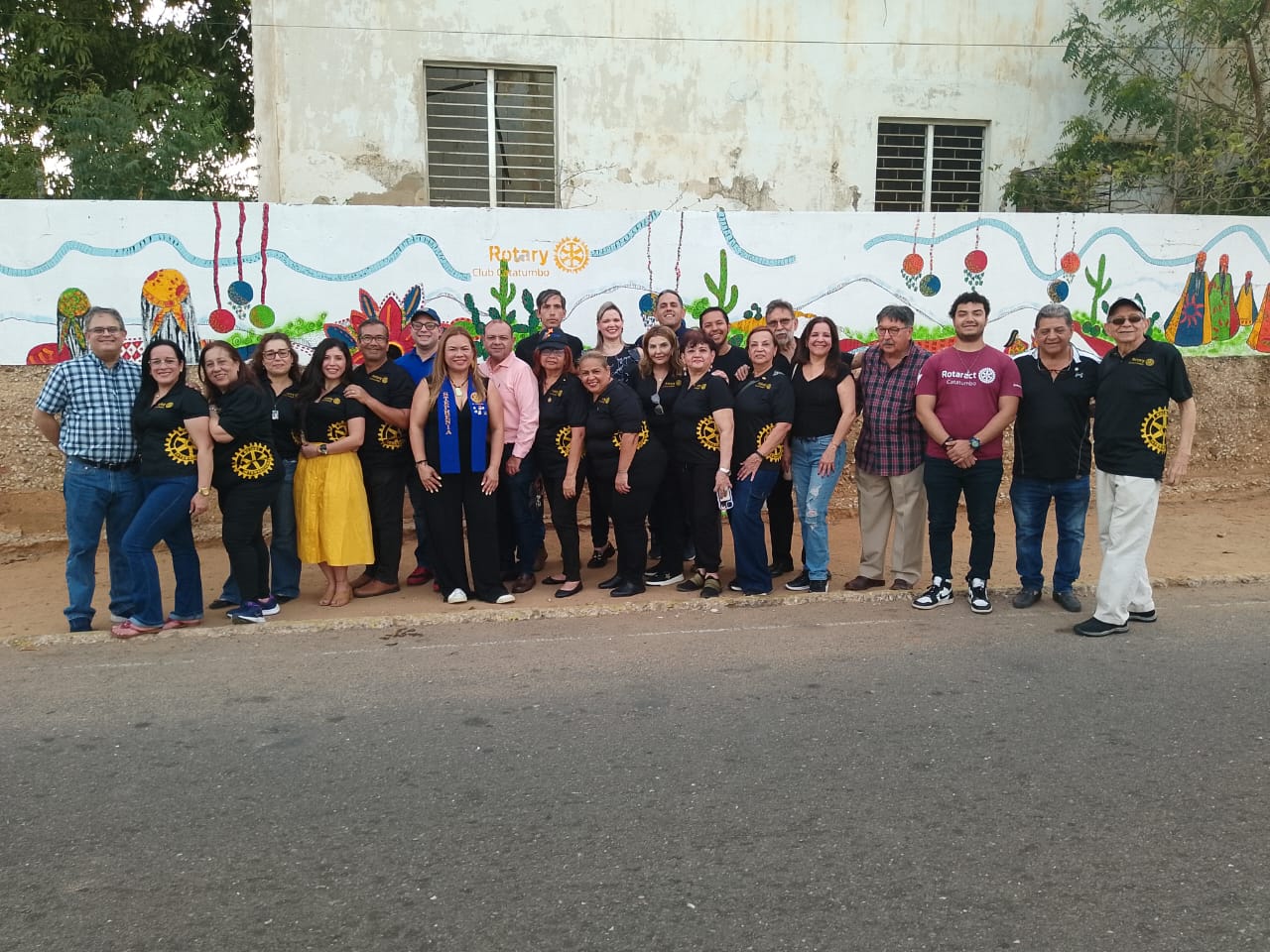 Celebran los 120 años de Rotary International con un mural conmemorativo