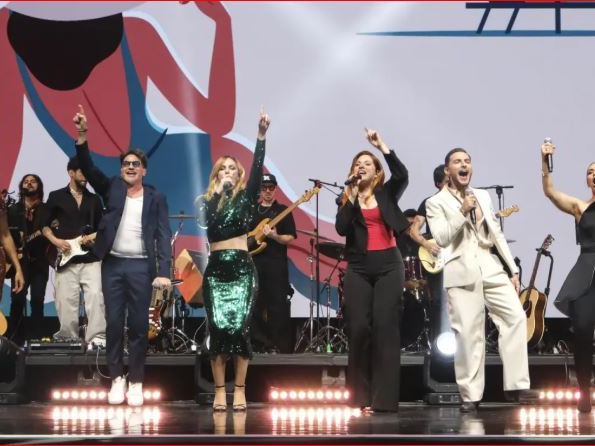 Los Premios Dial celebran la música en español a ritmo de Celia Cruz