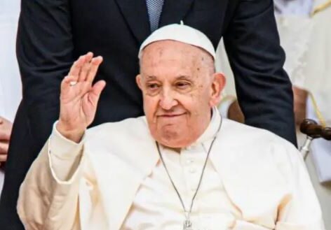Papa Francisco presenta mejoría