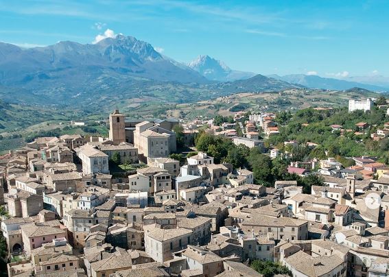 Este pueblo de Italia venderá casas por un dólar