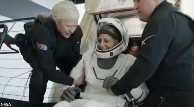 La NASA no pagó horas extras a los astronautas varados en la EEI