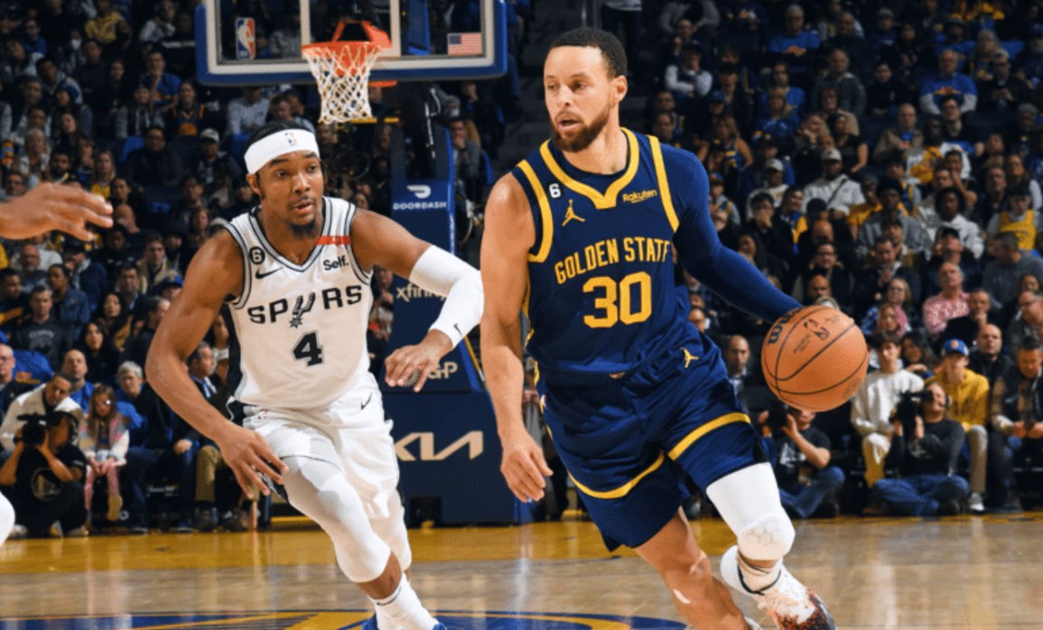 Warriors aplastan a los Spurs de San Antonio