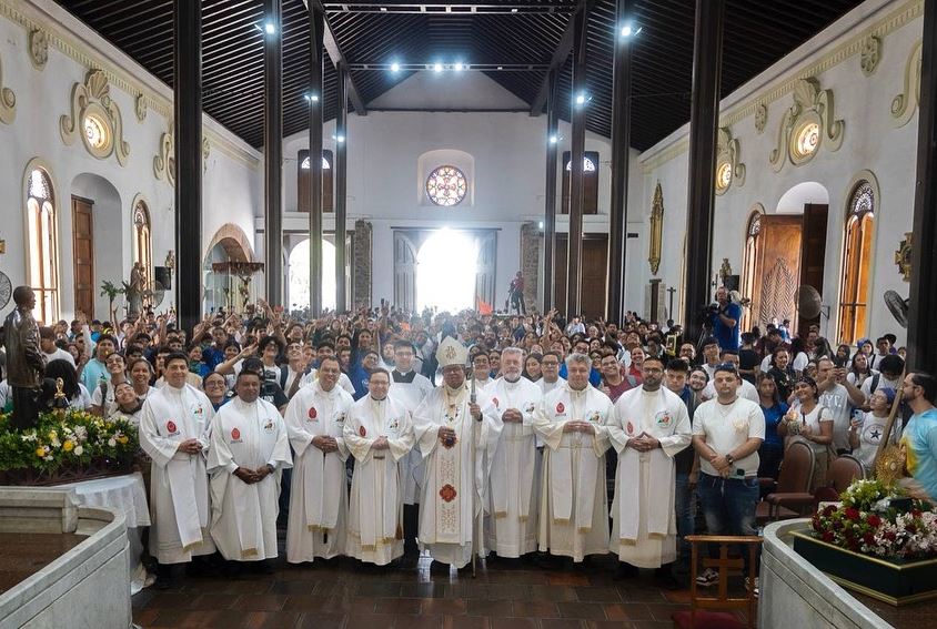 Aumenta a 1.406 millones el número de católicos en el mundo