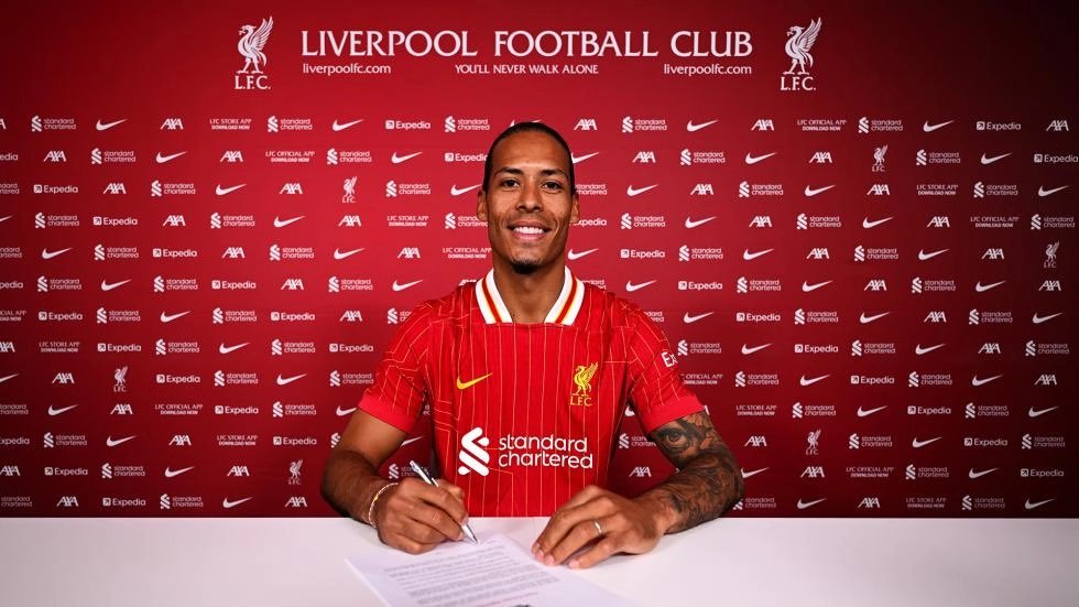 El defensor Virgil Van Dijk renovó su contrato con el Liverpool hasta 2027