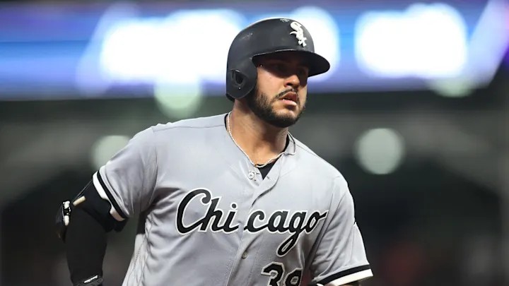 El venezolano Omar Narváez fue puesto en asignación por los Medias Blancas de Chicago