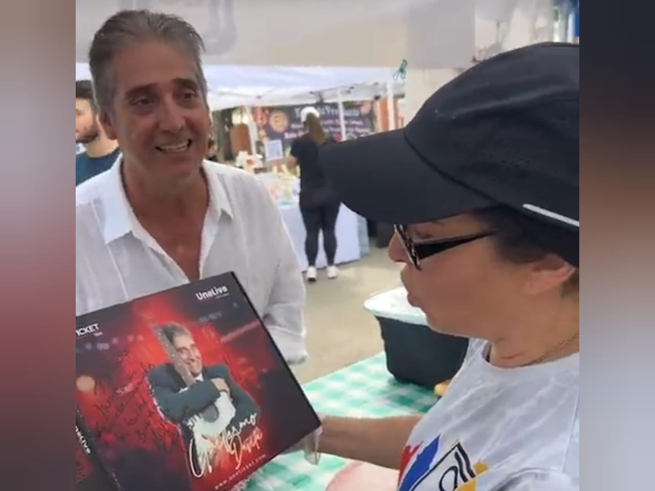 Así fue el efusivo reencuentro entre Alba Roversi y Guillermo Dávila a 43 años del estreno de ‘Ligia Elena’