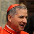 El ex número tres del Vaticano desafía veto del papa Francisco y se empeña en entrar al cónclave