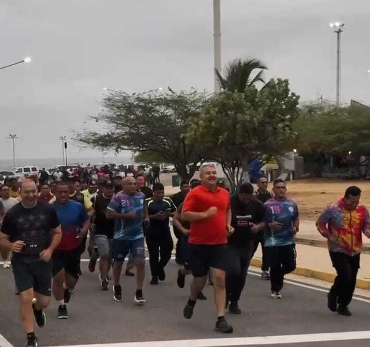 Luis Caldera y las comunidades celebraron el 19 de abril trotando en la Vereda del Lago