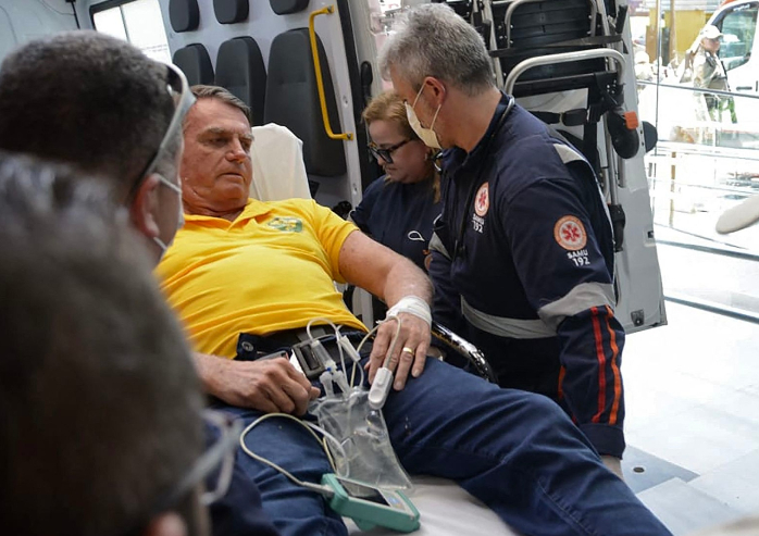 Expresidente de Brasil Jair Bolsonaro sigue hospitalizado