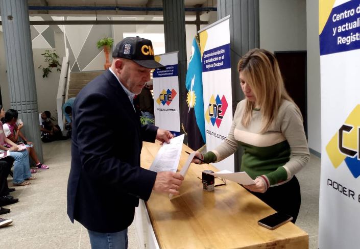 Impugnada lista de candidatos de Manuel Rosales ante el CNE