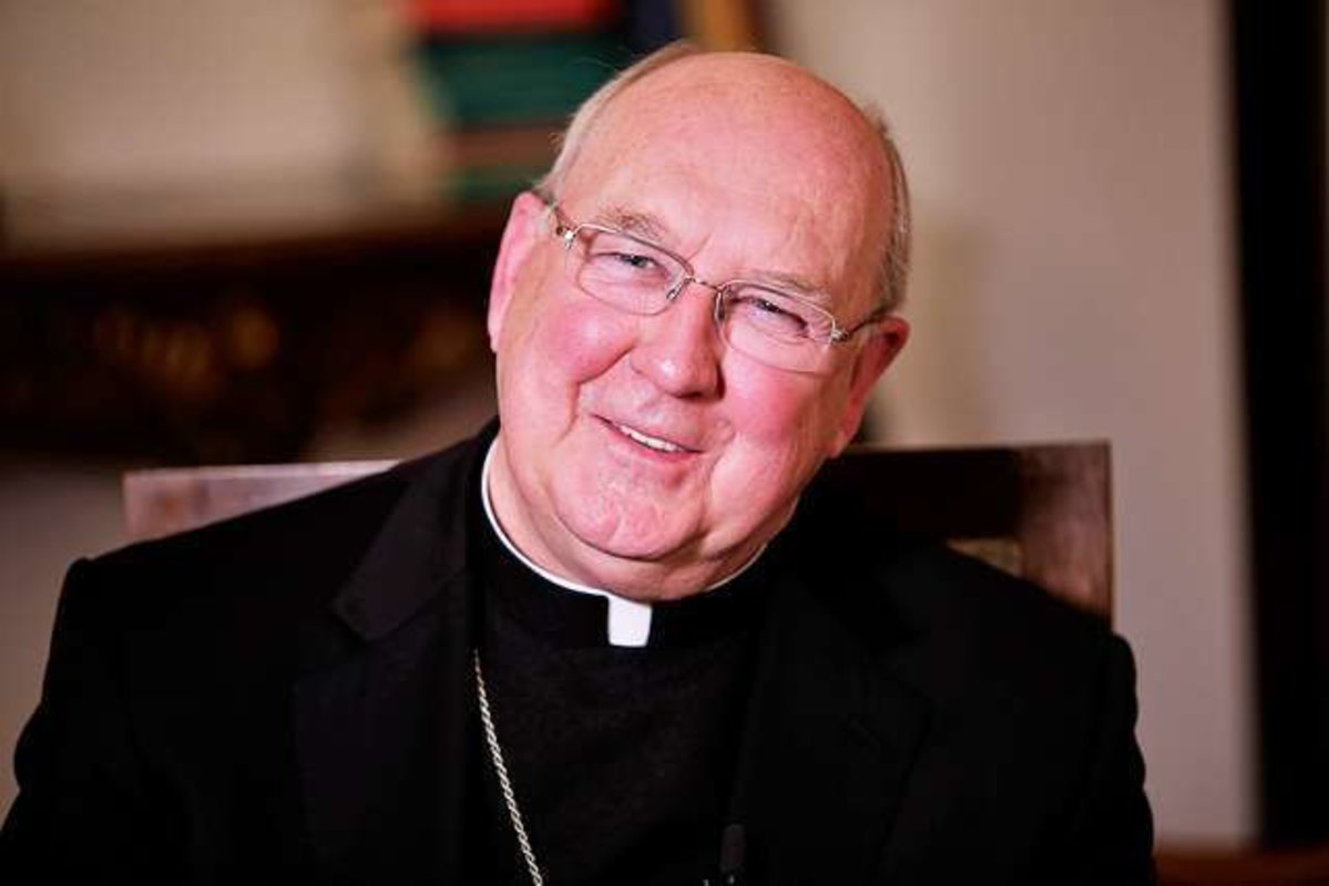 Cardenal estadounidense Kevin Farrell se desempeñará como Papa interino