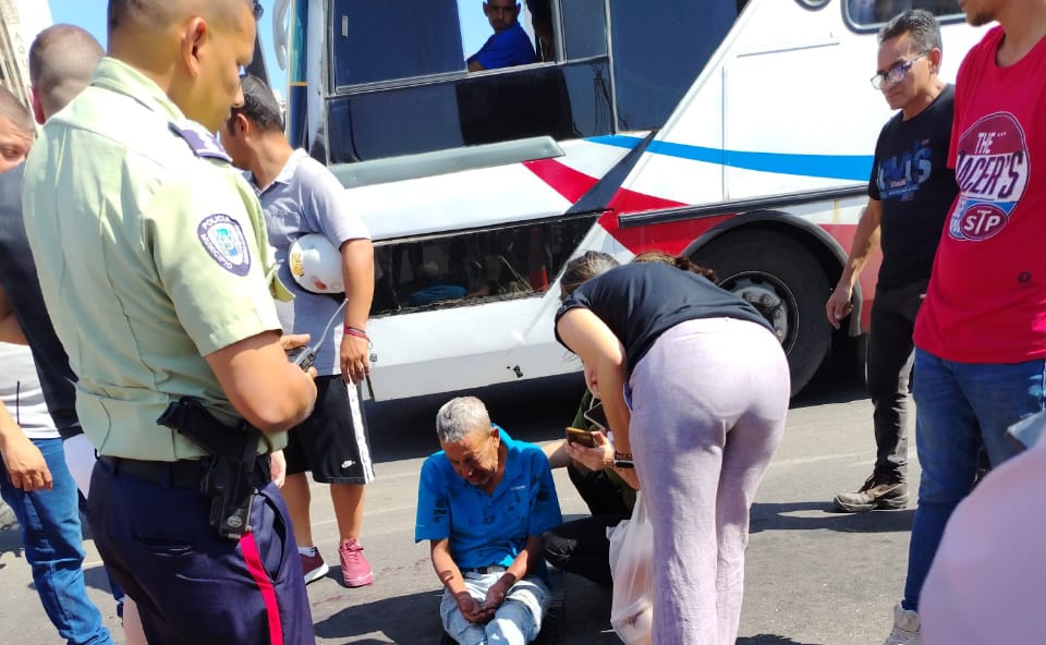 Un lesionado deja choque entre camioneta JAC y moto en Bella Vista