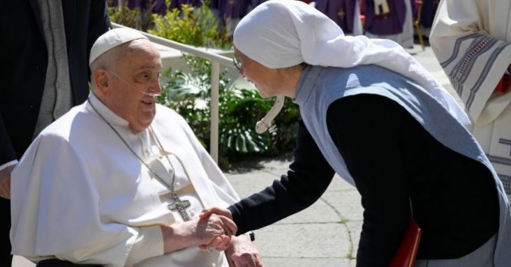 La misión del personal sanitario no es fácil, hay que apoyarla y respetarla: Papa Francisco tras su experiencia en el Hospital