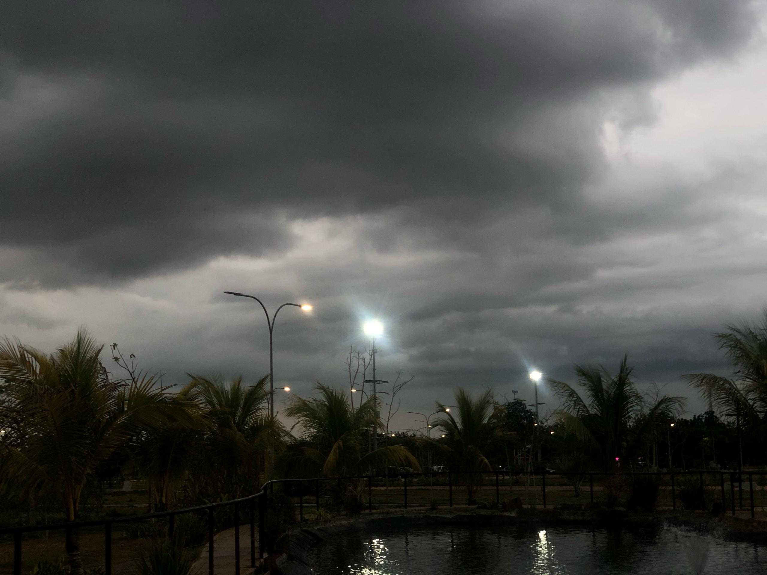 Nubes grises cubren algunos sectores de Maracaibo