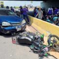 Dos heridos dejó choque entre carro y moto debajo del distribuidor Humberto Fernández Morán