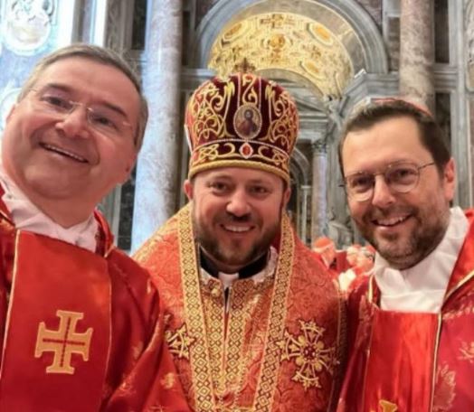 El gesto de los tres cardenales que es viral