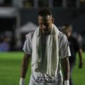 Neymar volvió a lesionarse en el Santos y continúa su pesadilla