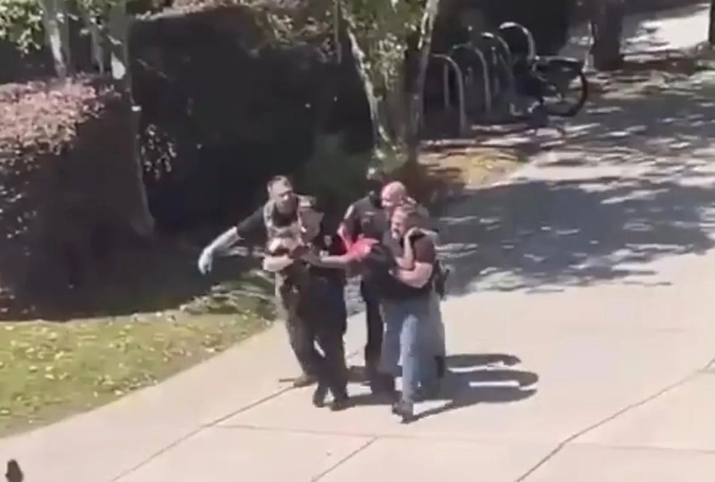 Confirman dos muertos y cinco heridos tras tiroteo en la Universidad Estatal de Florida