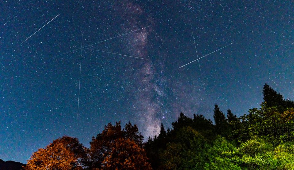 Dos grandiosas lluvias de meteoros iluminarán abril simultáneamente