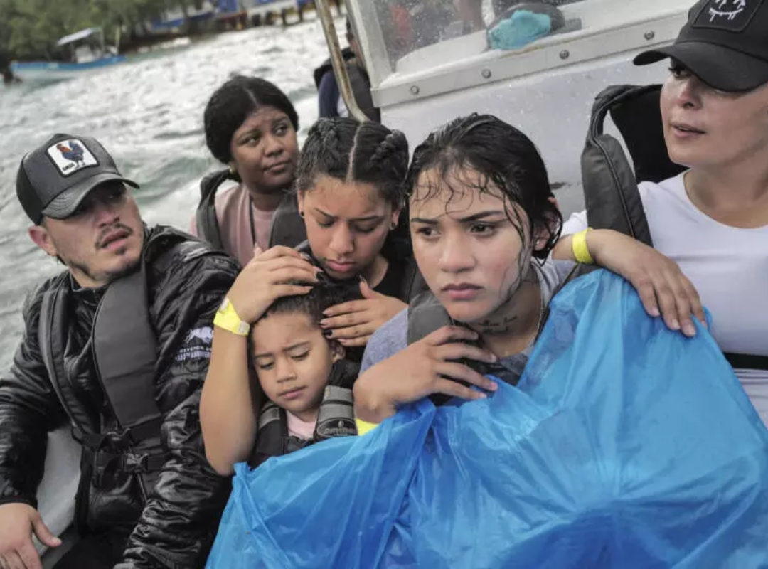 Migrantes venezolanos relatan el horror de su retorno por mar: 