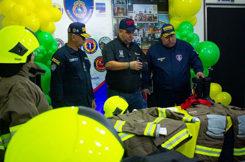 Alcaldía de Maracaibo dotó al Cuerpo de Bomberos con equipos de última tecnología y alta resistencia