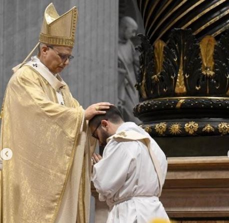 Juntos reconstruiremos la credibilidad de una iglesia herida: Papa León XIV a nuevos sacerdotes
