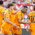 Mbappé y Bellingham le dan la victoria al Real Madrid ante un Sevilla con nueve jugadores