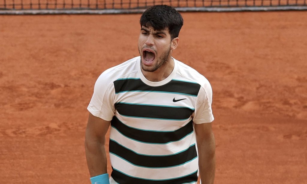 Alcaraz logra una remontada histórica ante Sinner y se proclama bicampeón de Roland Garros