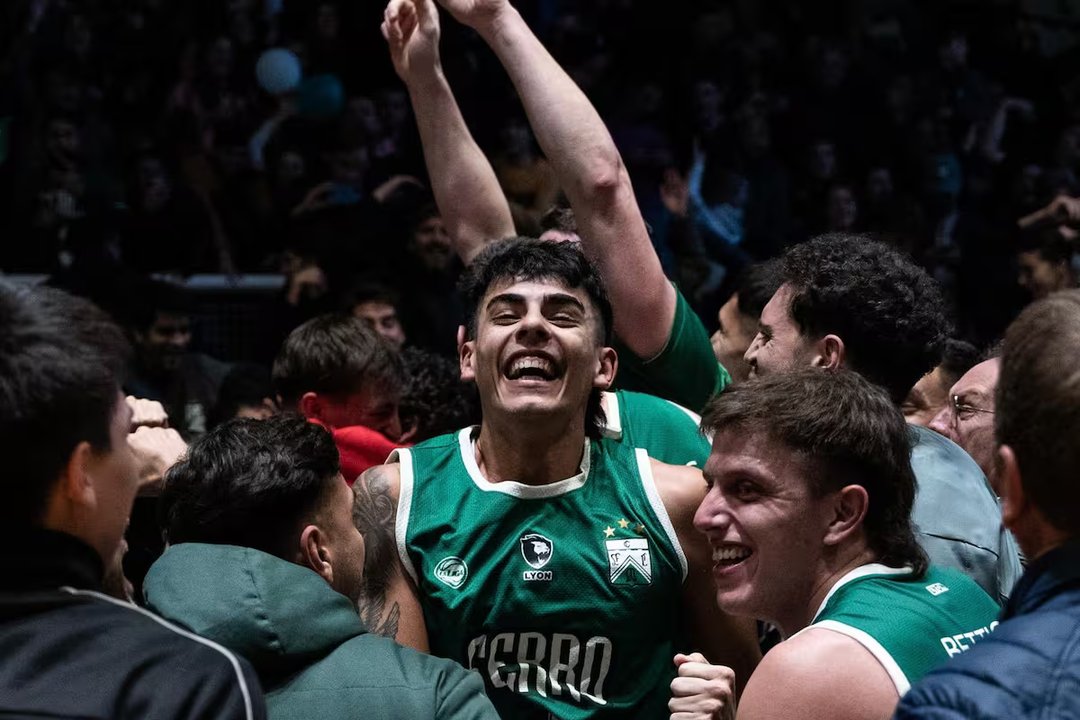 Se viraliza largo triple en la Liga Nacional de baloncesto argentino