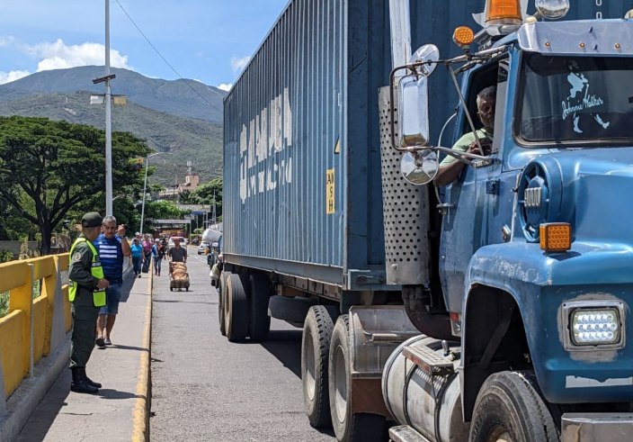 Colombia aprueba prórroga de un año para transporte de carga internacional venezolano