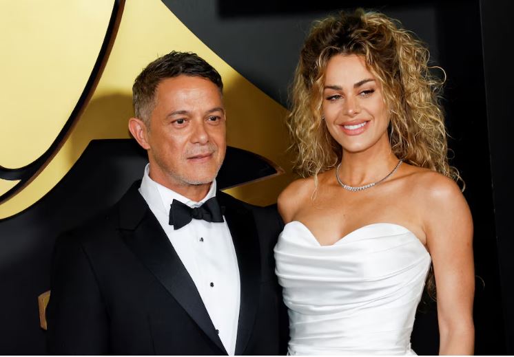 Candela Márquez expareja de Alejandro Sanz dejó de seguir al artista y a Shakira en redes sociales