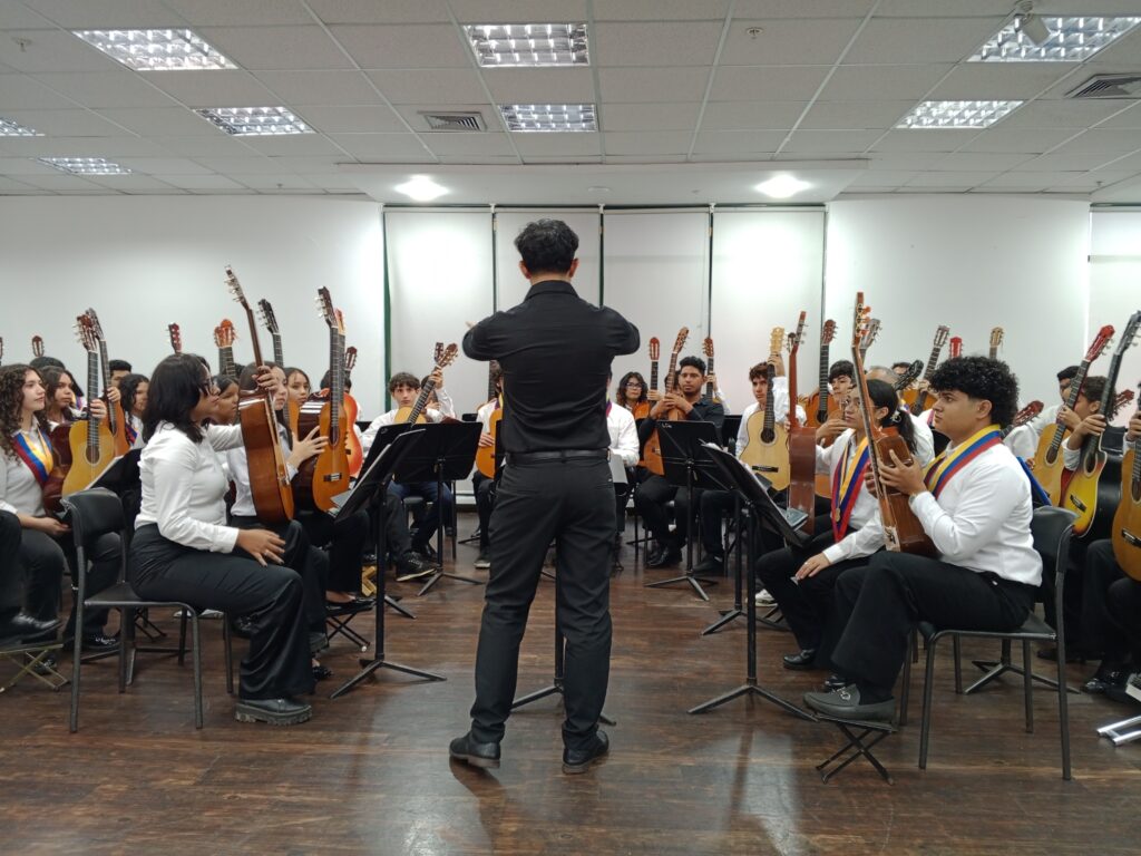 Terraza De Madera Texturizada Y Hermoso Cielo Crepuscular Con Espacio De  Copia Libre Para Usar Como Fondo, Escenario Para Exhibir Foto de archivo -  Imagen de libre, arregle: 41480172, image size:1024x768