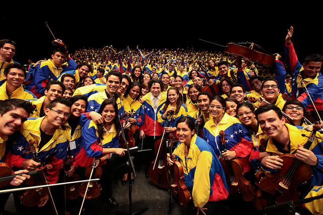 Gustavo Dudamel dirigirá la Orquesta Sinfónica Simón Bolívar para abrir conciertos de Coldplay en Londres