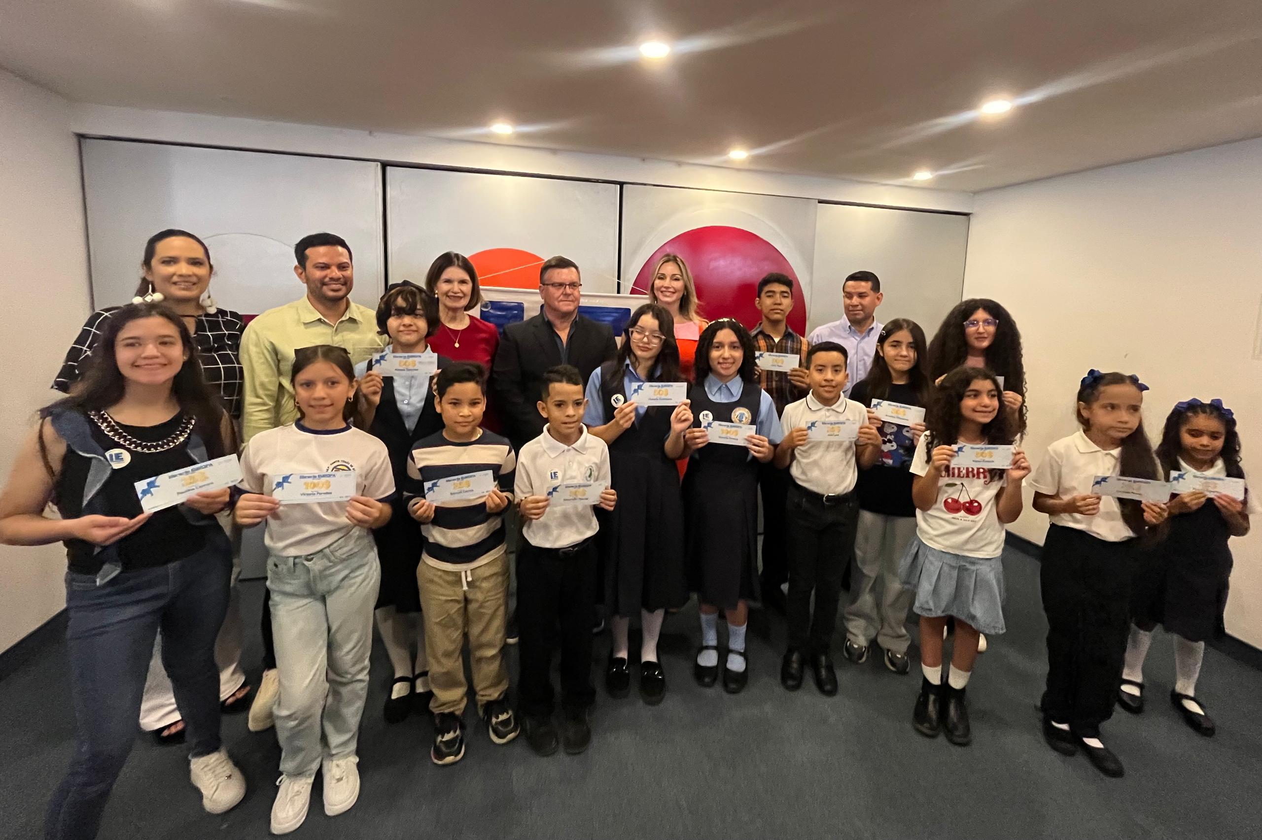 Librería Europa y el Centro de Bellas Artes entregan premios del VI Concurso de Pintura Ecológica del Lago de Maracaibo