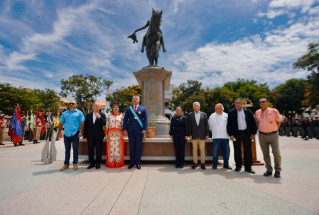 Gobernador Caldera y FANB rinden honores a Bolívar y a héroes de la Batalla Naval del Lago