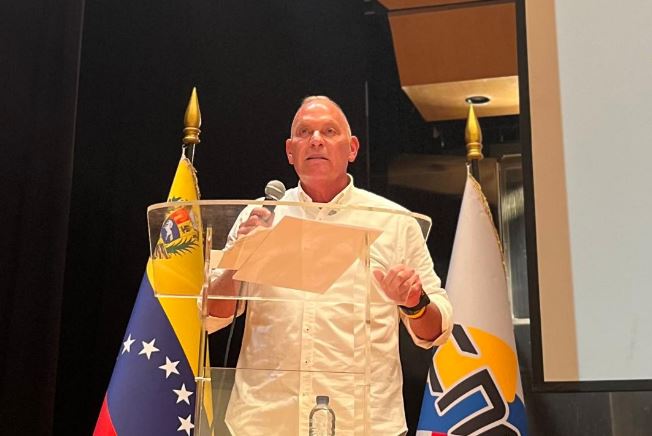 CNE entrega acreditaciones a Gian Carlo Di Martino como Alcalde de Maracaibo y a los concejales