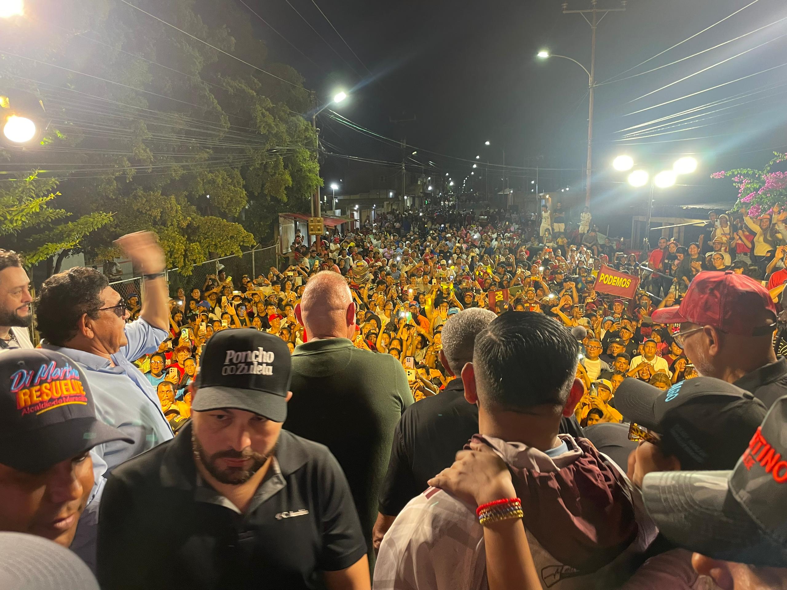 Gian Carlo Di Martino cierra su campaña con una multitudinaria concentración en el oeste de Maracaibo