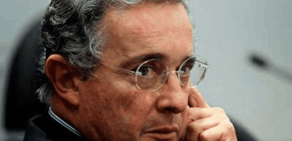 Imponen prisión domiciliaria a Álvaro Uribe