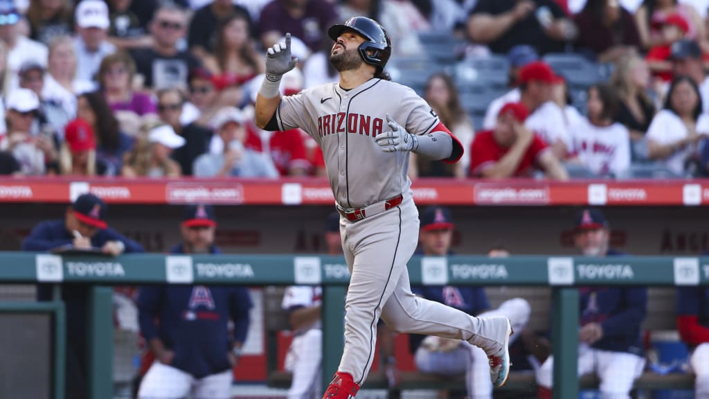 Eugenio Suárez igualó marca de Miguel Cabrera tras despachar par de jonrones