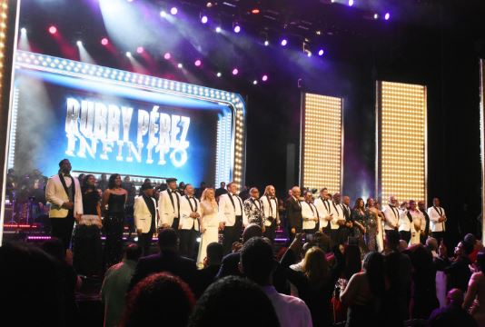 Honraron a Rubby Pérez: Una noche de Inteligencia Artificial, nostalgia y talento familiar en República Dominicana