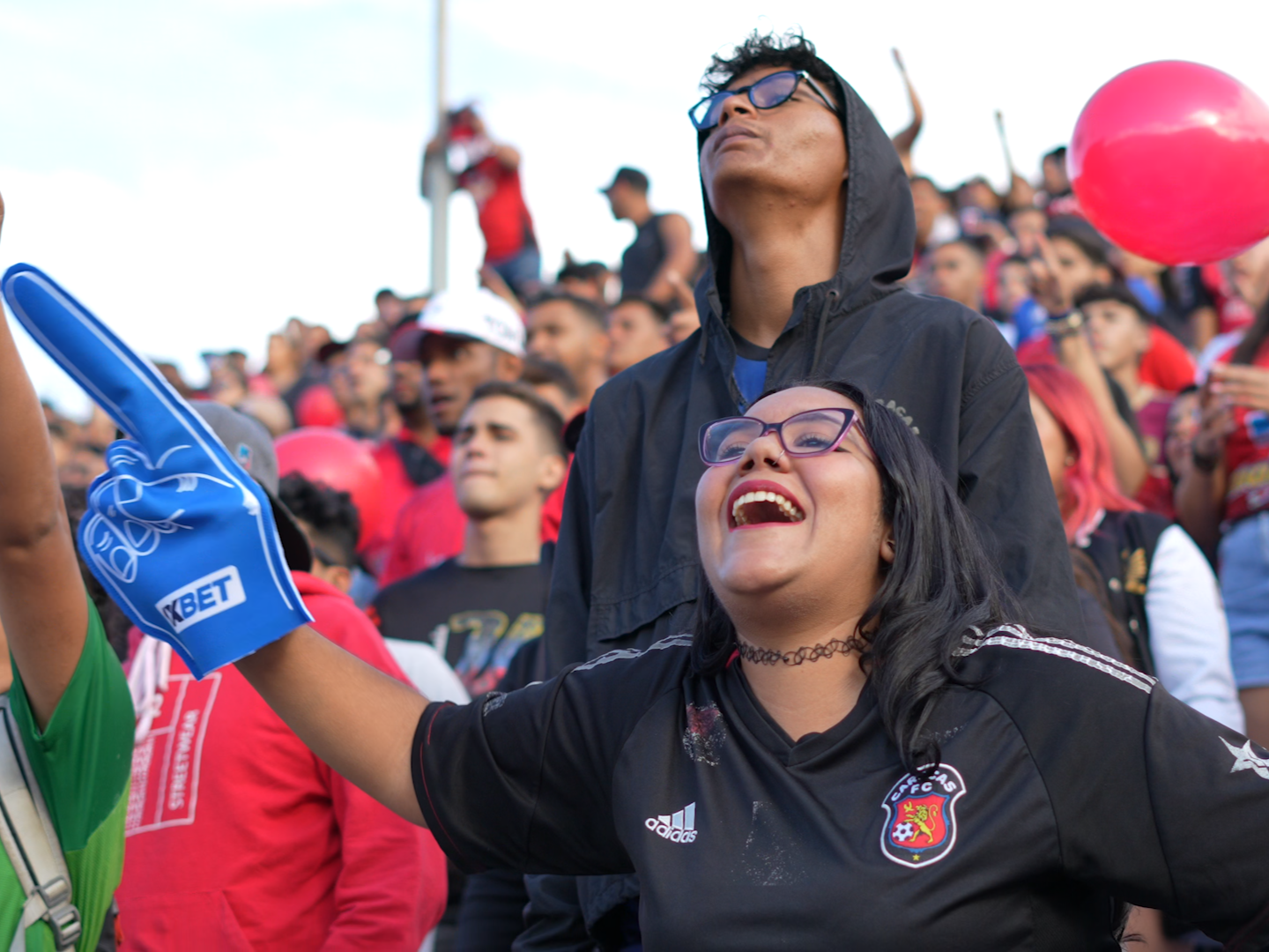 1xBet organizó una fiesta para aficionados durante el partido Caracas vs Deportivo Táchira
