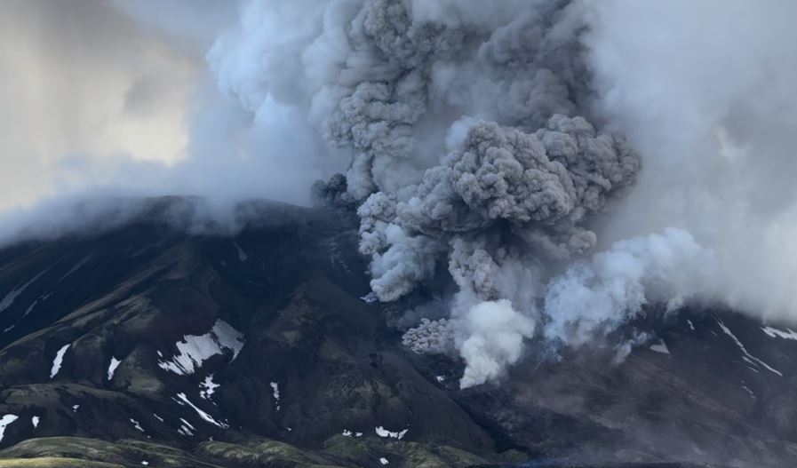 Volcán ruso 'despierta' tras siglos de silencio en la misma zona del potente terremoto