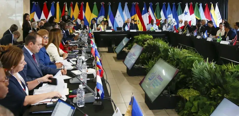 La Celac convocó hoy a reunión de urgencia por despliegue militar de EEUU en el Caribe