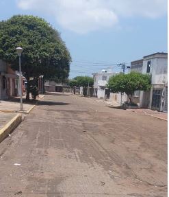 En la misma avenida 15-0 que comunica a una calle ciega con estacionamiento, los rigores de la escarificación sigue inalterable. (Foto: Cortesía)