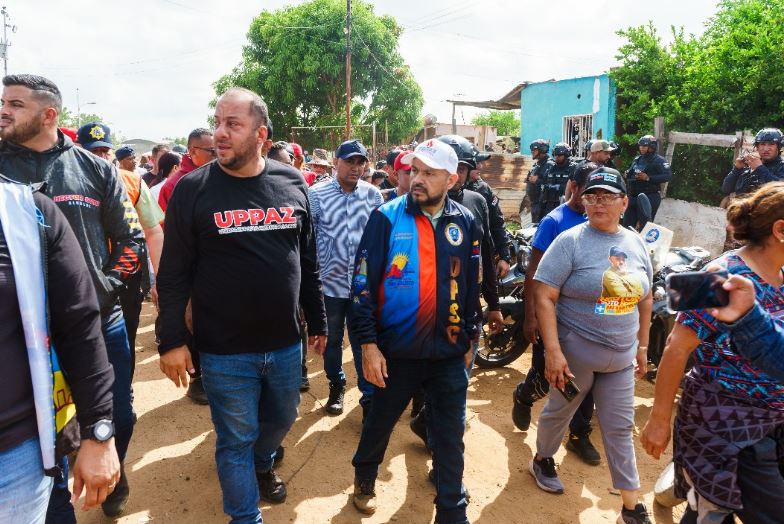 "No los vamos a dejar solos": Alcalde Héctor Soto supervisa despliegue integral en zona afectada por explosión de Gallo Verde