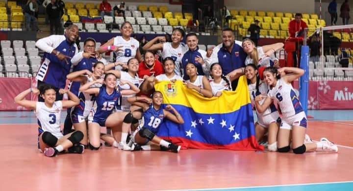 Sub-17 femenina de Venezuela celebró título sudamericano de voleibol al ritmo de “Veneka”