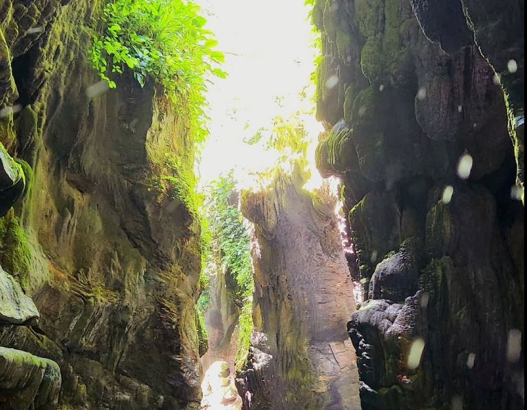 La Grieta: un salto al vacío entre pozos cristalinos y paisajes de ensueño