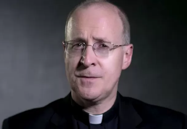 El papa León XIV mantiene mensaje de "apertura y bienvenida" de Francisco para con los católicos LGBTIQ: Jesuita estadounidense, James Martin