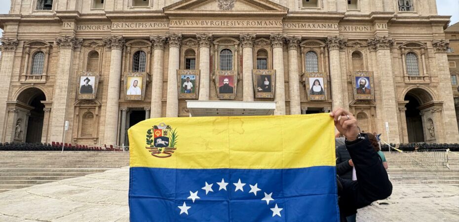 Ya fueron instaladas las imágenes oficiales de José Gregorio Hernández y Carmen Rendiles en el Vaticano